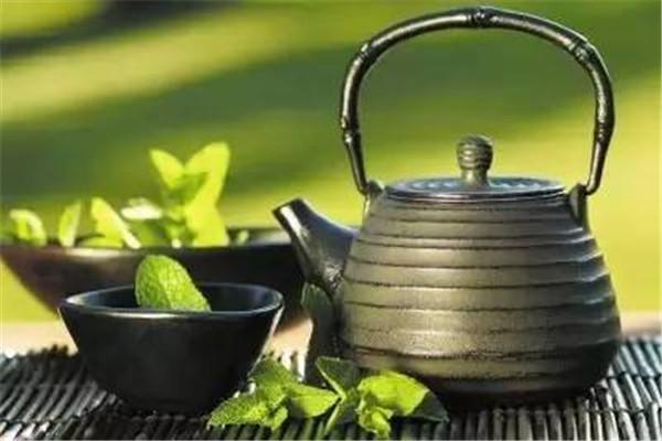 绿茶和红茶的区别（绿茶和红茶的区别都有哪些功效）